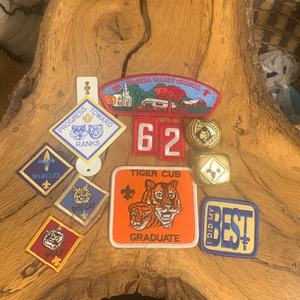BNWOT PACKAGE OF CUB SCOUT WEBELOS WOLF PATCHES AND NECKERCHIEF SLIDES